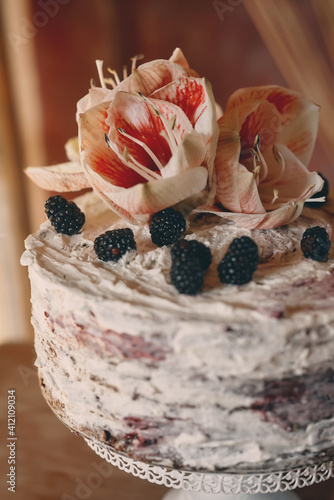 cake as a cake for a celebration in a beautiful boho arrangement.