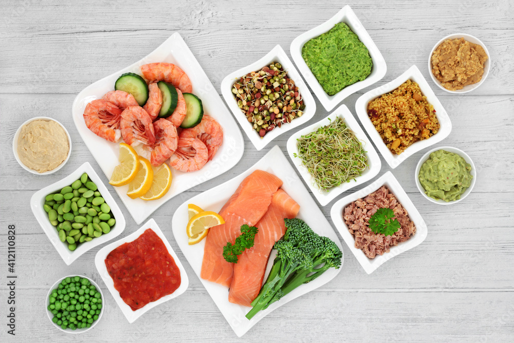 Low glycemic food for diabetics for healthy eating with all foods below 55 on the GI scale & high in antioxidants, fibre, protein, omega 3, vitamins & minerals. Health care concept. Flat lay on rustic Low glycemic food for diabetics for healthy eating with all foods below 55 on the GI scale & high in antioxidants, fibre, protein, omega 3, vitamins & minerals. Health care concept. Flat lay on rustic