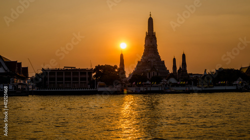 Blurred abstract background of the pagoda scenery of Wat Arun on the Chao Phraya River in Bangkok of Thailand, the silhouette, the light hitting the sculpture, has a kind of artistic beauty. © bangprik