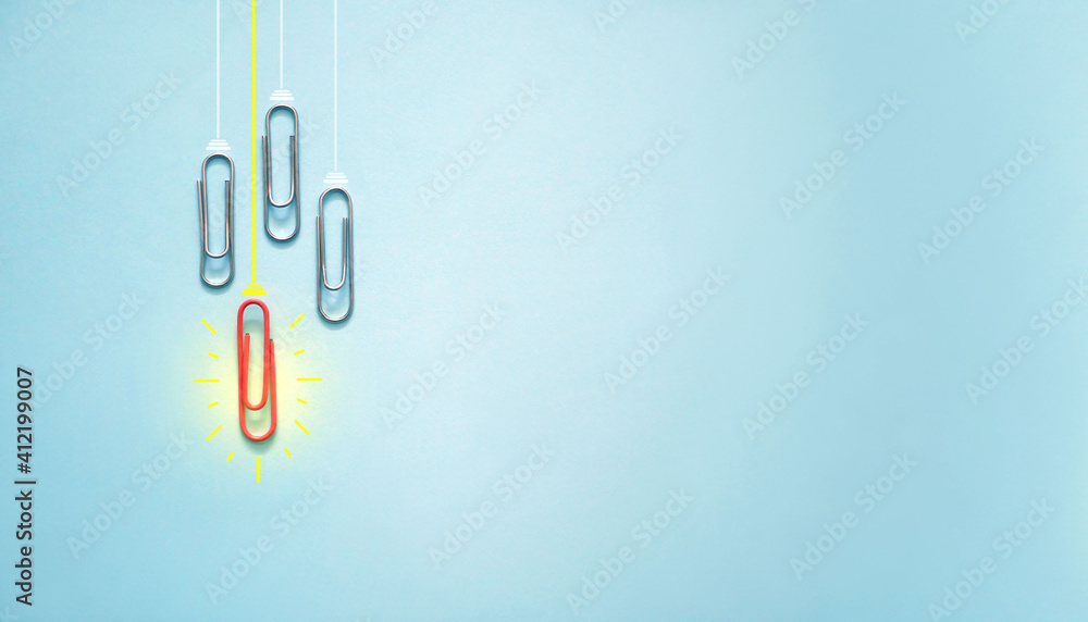 New ideas concept with paperclip light bulb on blue background ...