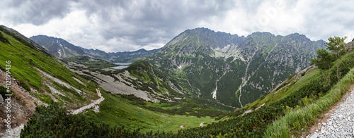 A mountain view full of amazing landscapes © Radoslaw Maciejewski