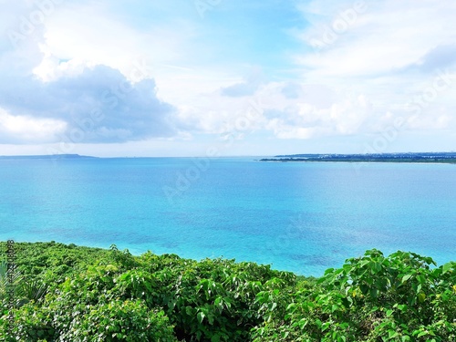 沖縄の来間島から見た宮古島と海 © Traveller Tomo