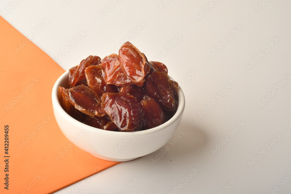 dates fruit , famous for it in the regions of [Al-Qatif, Al-Qassim, Al-Kharj and Al-Hasa] in Saudi Arabia. It is characterized by preserving its good flavor after a long period of storage.