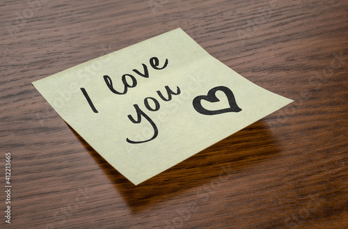 Sticky note with the text I love you