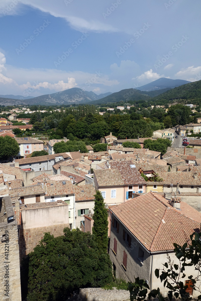 Blick vom Kalvarienberg zur Altstadt von Malaucene, Provence