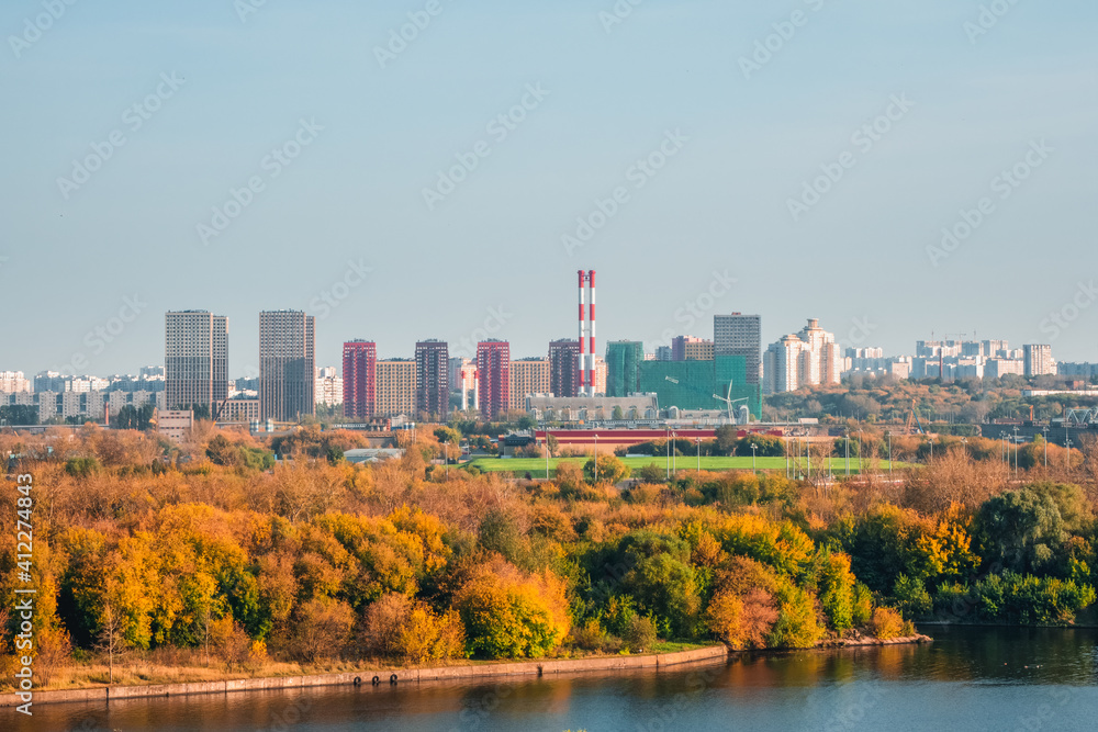 Obraz premium Residential neighborhood in an industrial area on the outskirts of Moscow. Autumn view from the hill to the city in the distance.