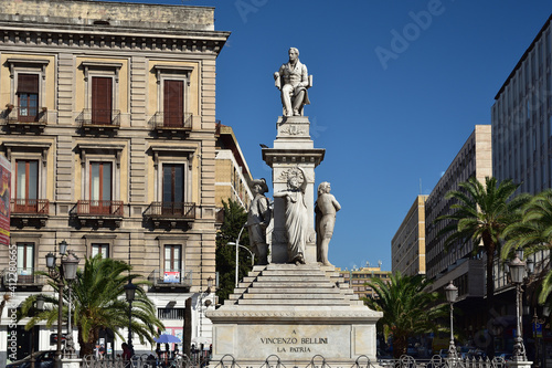 Obraz na płótnie Denkmal von Vincenzo Bellini in Catania | Sizilien
w salonie