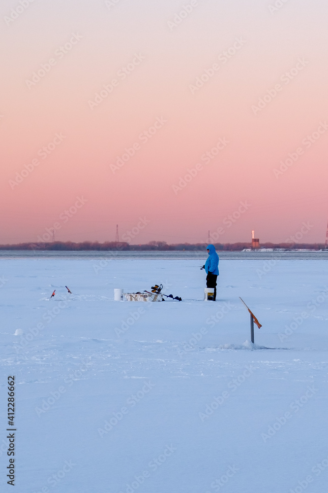 Naklejka premium fishermen on the beach