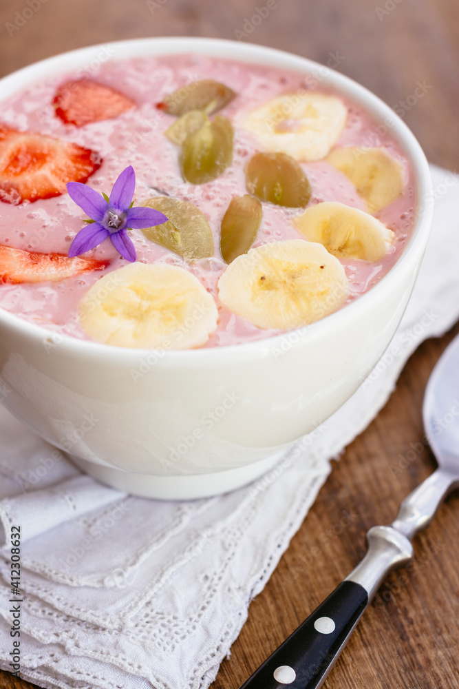 Strawberry Banana Smoothie Bowl with Fruit Topping Strawberry Banana Smoothie Bowl with Fruit Topping