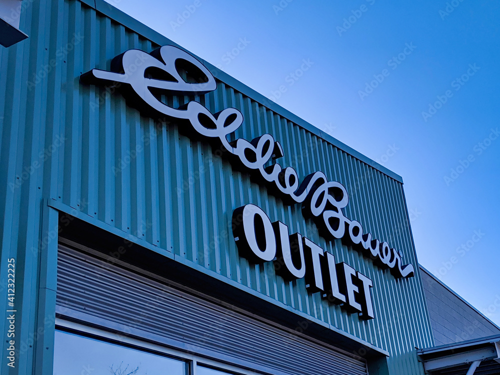Woodinville, WA / USA - November 2nd, 2019: Exterior of Eddie Bauer outlet  in Woodinville, WA. Stock Photo | Adobe Stock