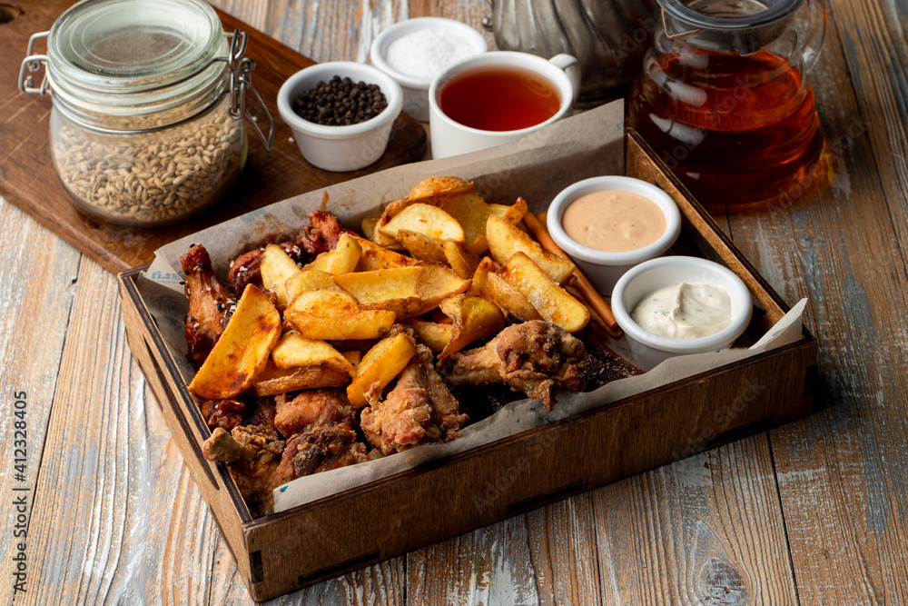 Baked potato slices, breaded chicken and french fries: perfect beer snacks in a pub