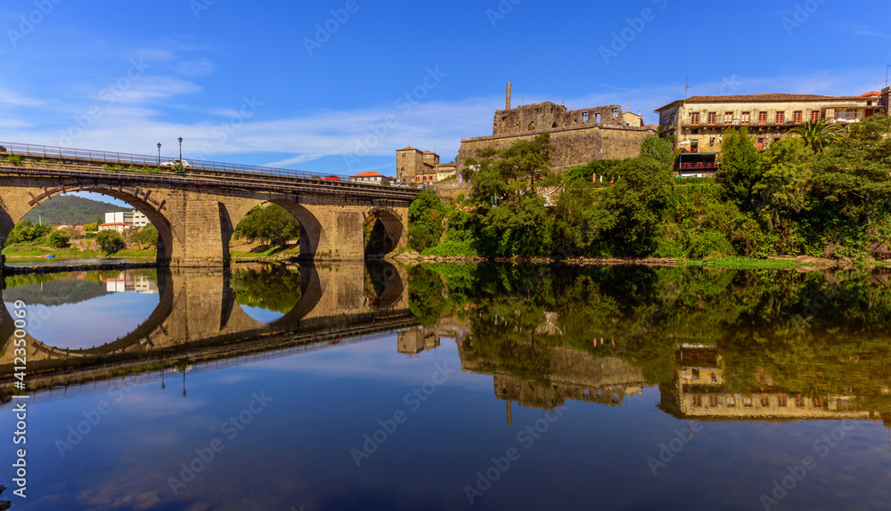 Obraz premium bridge over the river Barcelos. Historical city of Portugal,Europe 