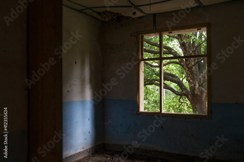 abandon building