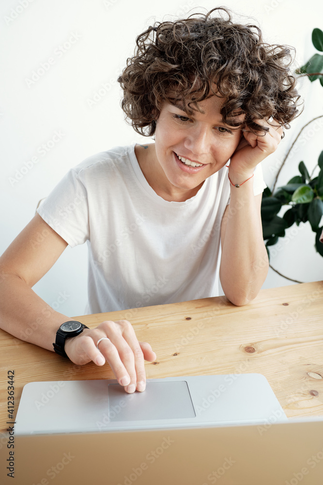 Pretty businesswoman surfing the net Pretty businesswoman surfing the net