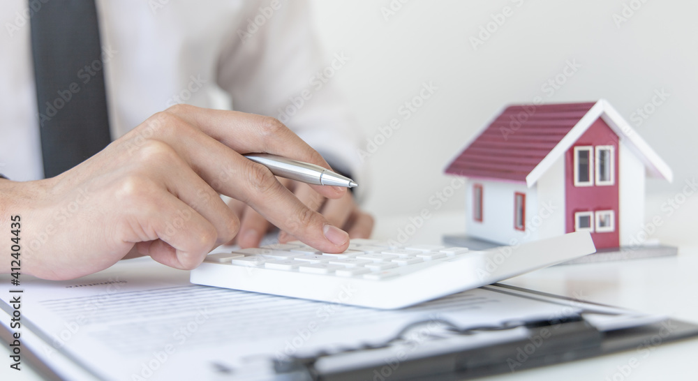 © Puwasit Inyavileart - Sales manager or real estate agent will be prepared to show you a sample home and detail the terms of buying a home with insurance promotions, Attention to property services and insurance concept.