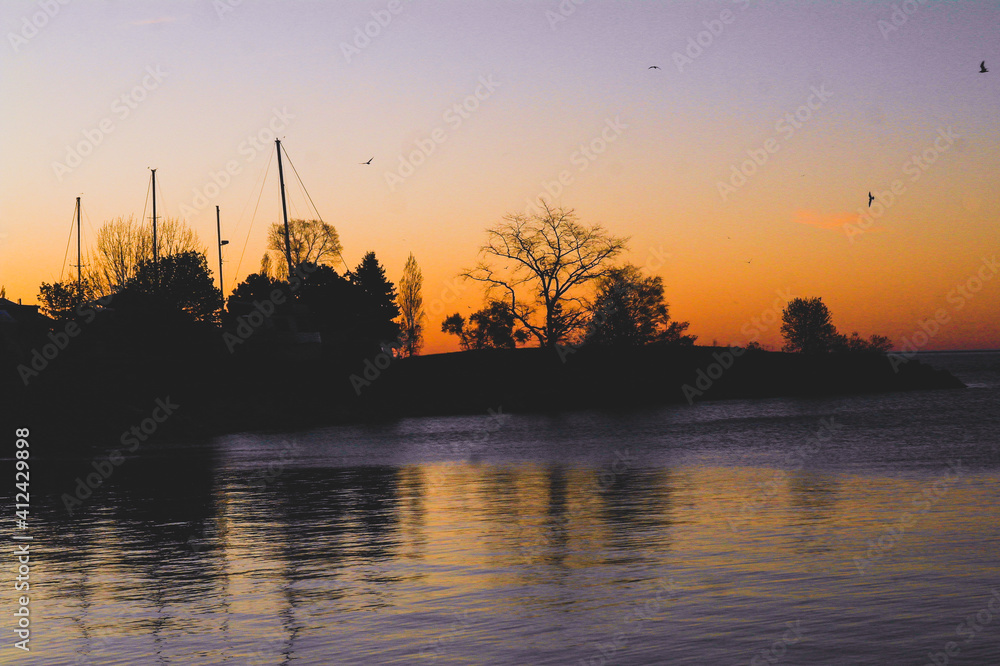 Naklejka premium sunset over the river