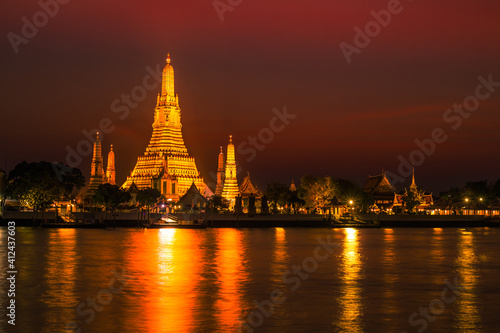 Blurred abstract background of the pagoda scenery of Wat Arun on the Chao Phraya River in Bangkok of Thailand, the silhouette, the light hitting the sculpture, has a kind of artistic beauty