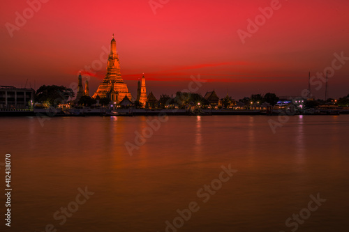 Blurred abstract background of the pagoda scenery of Wat Arun on the Chao Phraya River in Bangkok of Thailand, the silhouette, the light hitting the sculpture, has a kind of artistic beauty © bangprik