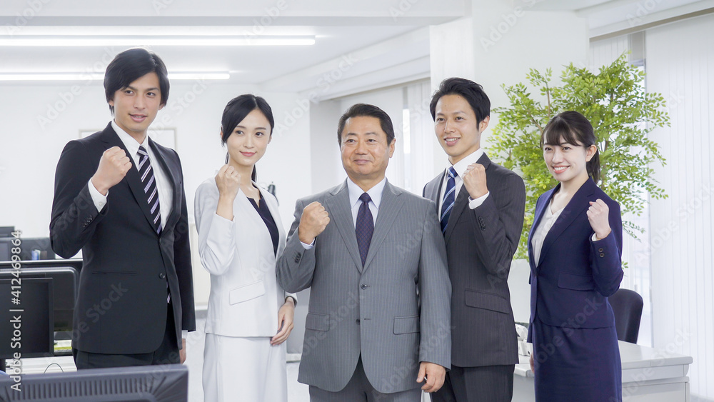 オフィスワーク　ビジネスマン