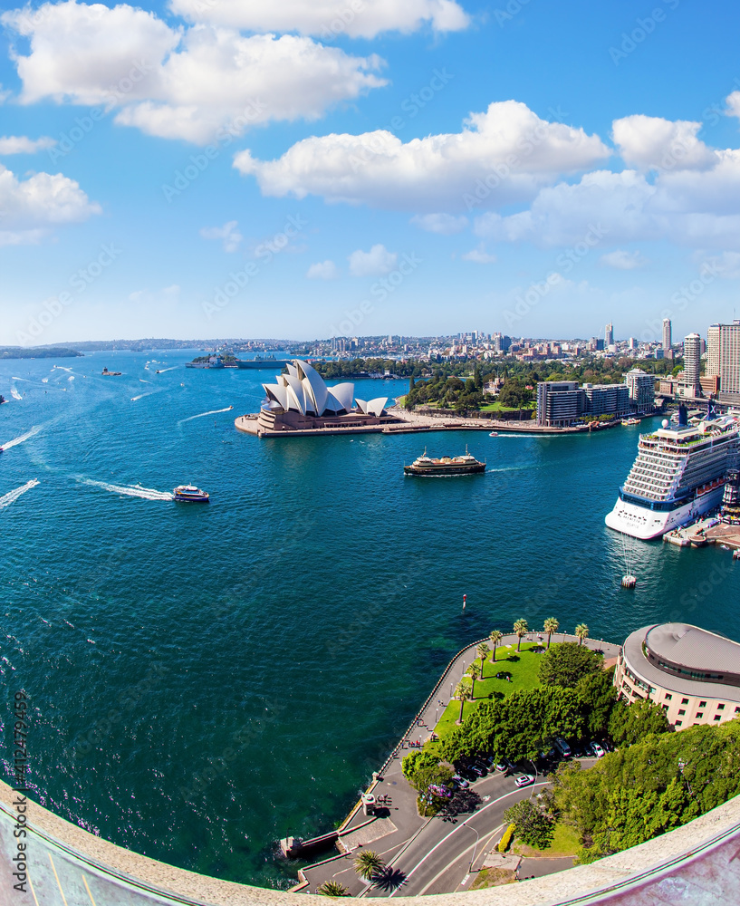 Fototapeta premium The famous Sydney ocean port
