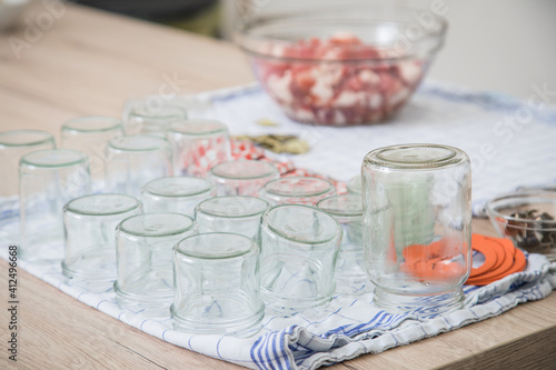 Canvastavla Einkochgläser, Schraubgläser, Weckgläser, Gummiringe, Klammern, Deckel sauber un