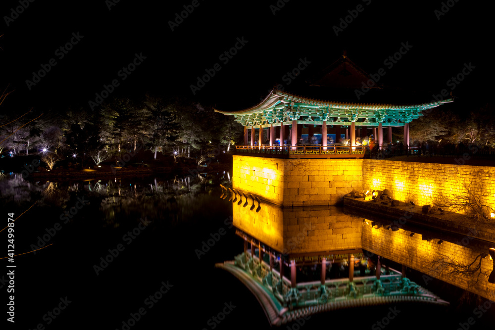 Obraz premium 경주의 동궁과 월지 (안압지)