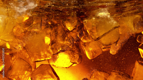 Tableau sur toile Detail of cola or alcoholic drink with ice cubes