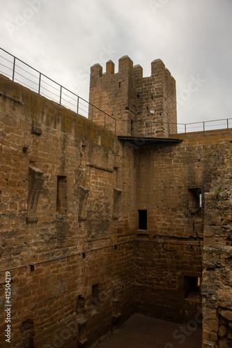 Obraz na płótnie castle on a mountain
w salonie