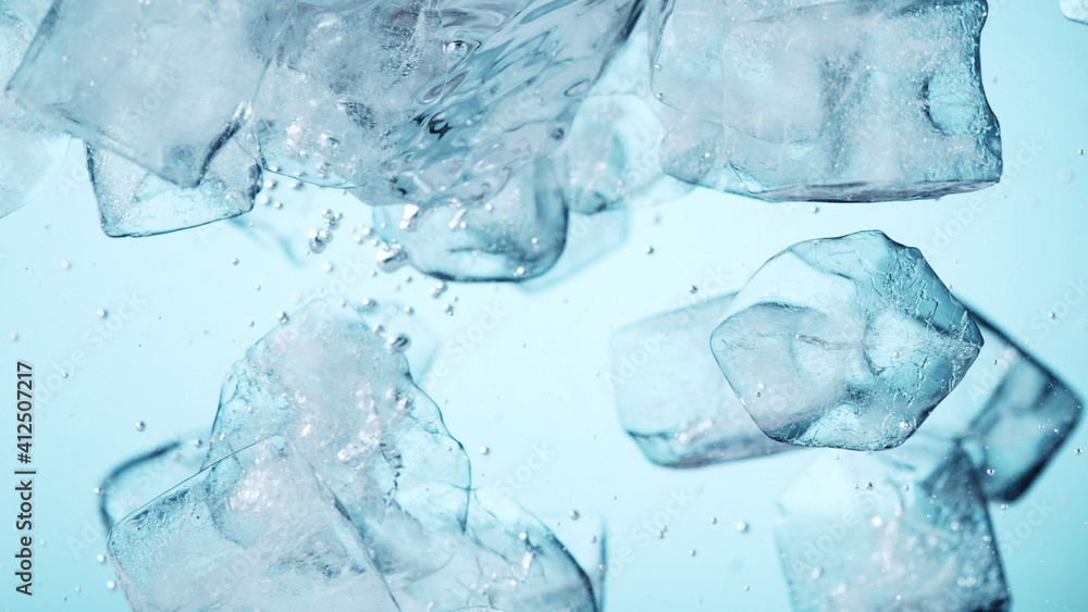 Obraz premium Detail of whirling water with ice cubes