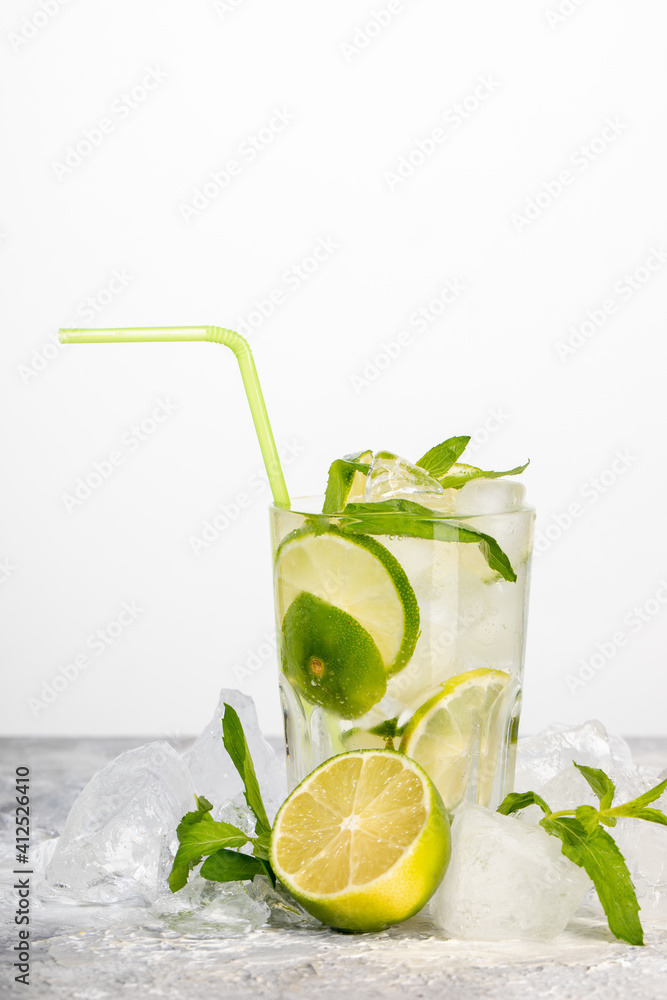 Fototapeta premium Fresh cocktail with lemon and soda water