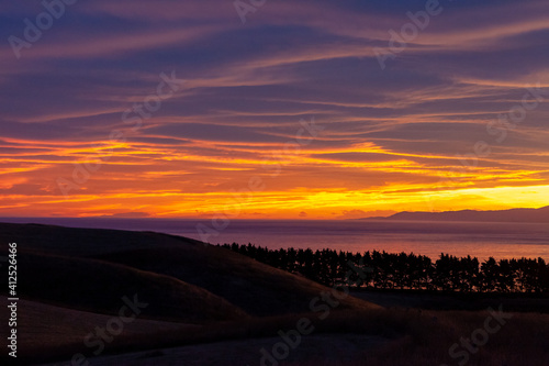 夕日に映るセカンドライフのイメージ　幸せな海外移住　リラックスな生活のイメージ © Imaging L