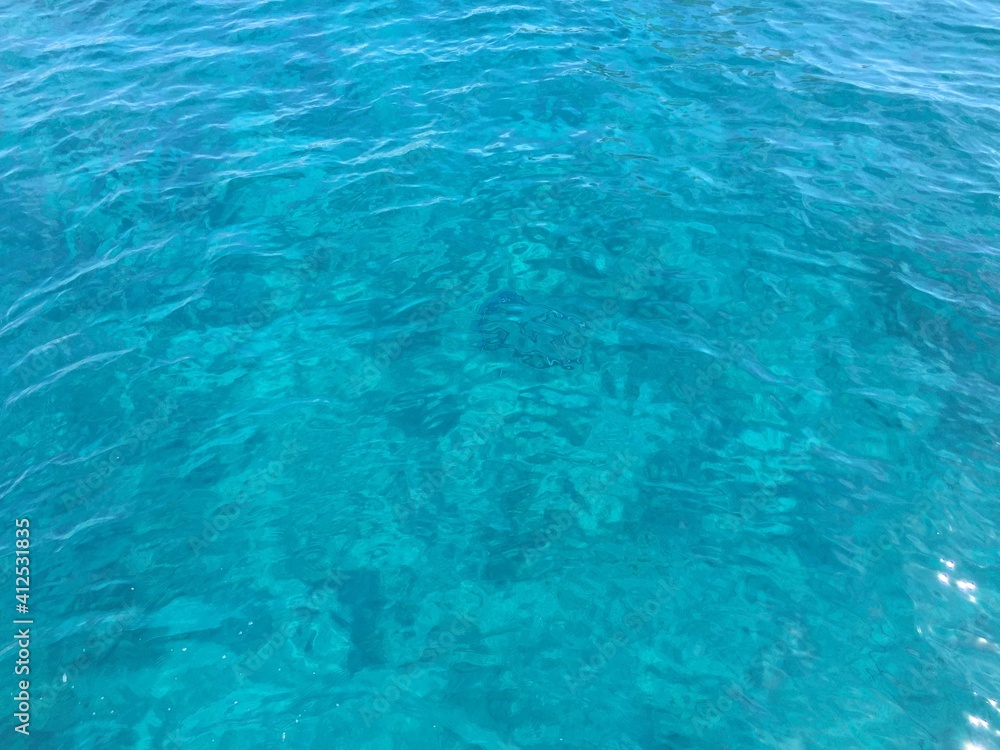 Agua del mar azul turquesa de Formentera