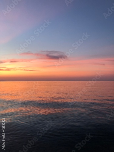 atardecer  mar  cielo  acu  tico  oce  no  sol  amanecer  nube  playa  naturaleza  horizonte  paisaje  nube  anaranjada  hermoso  anochecer  azul  rojo  alumbrado  anochecer  color  alba  verano  luz so