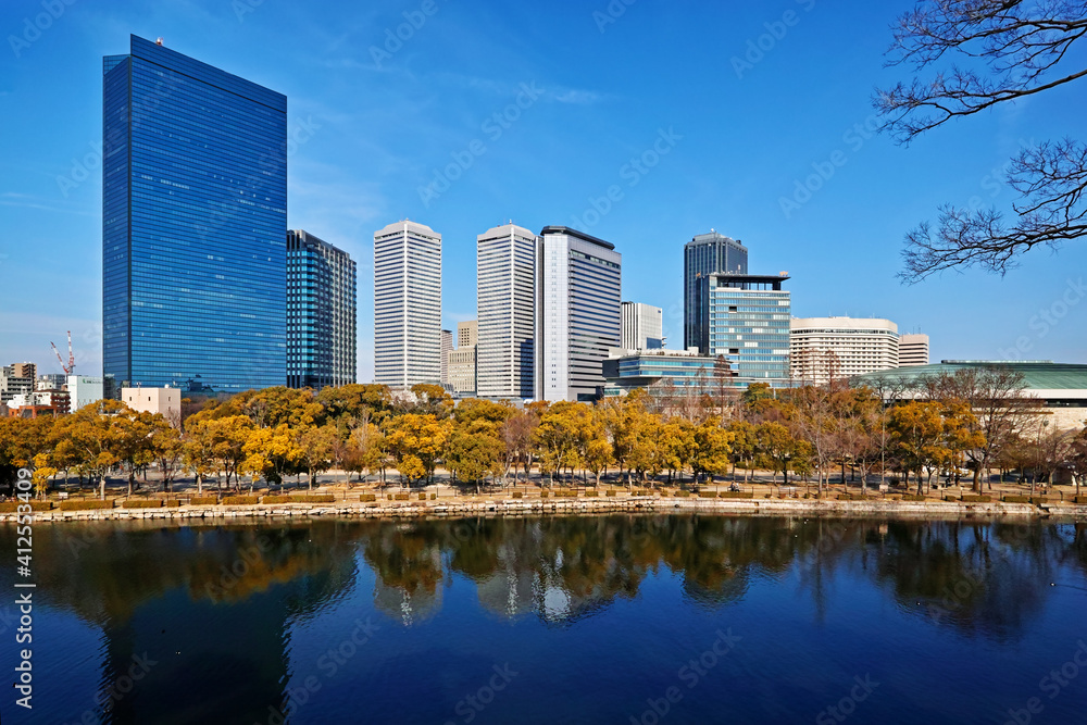 大阪城公園から見るOBPの高層ビル群
