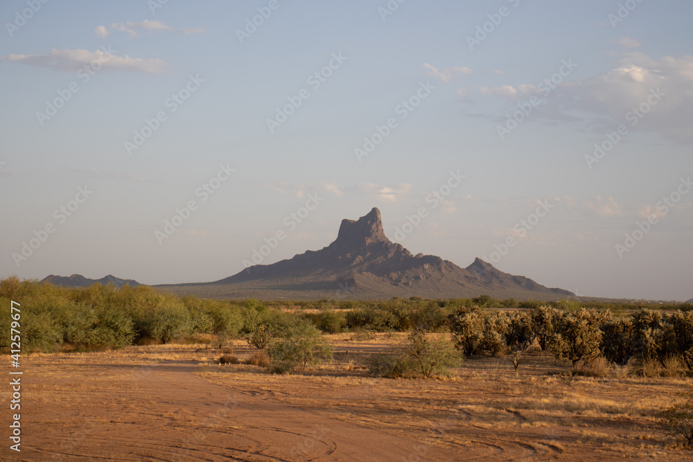Naklejka premium Picacho Peak In The Early Morning Light