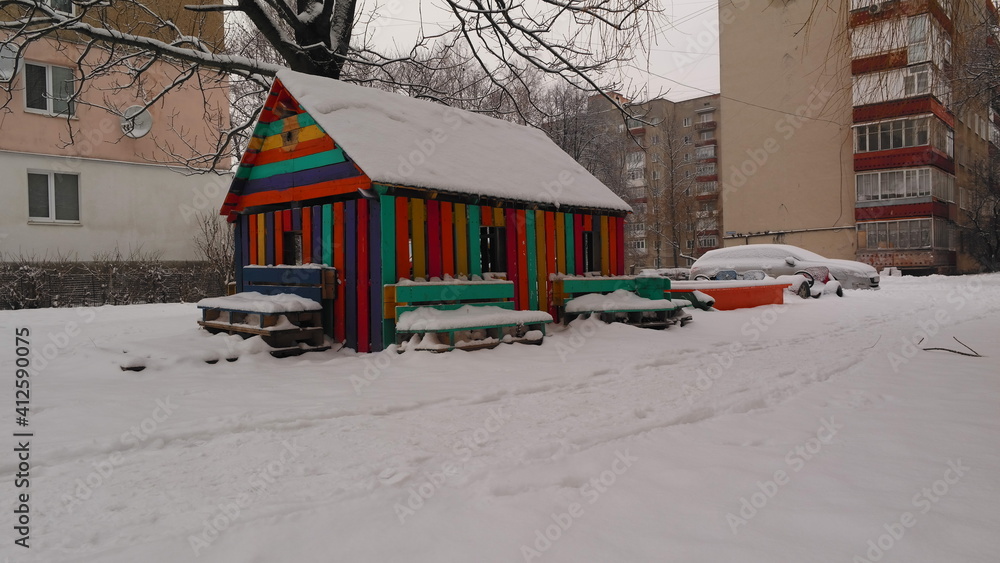 Naklejka premium snow covered house