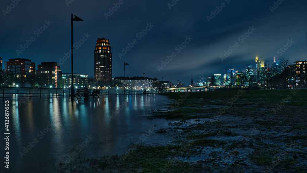 Hochwasser in Frankfurt Nachtaufnahme