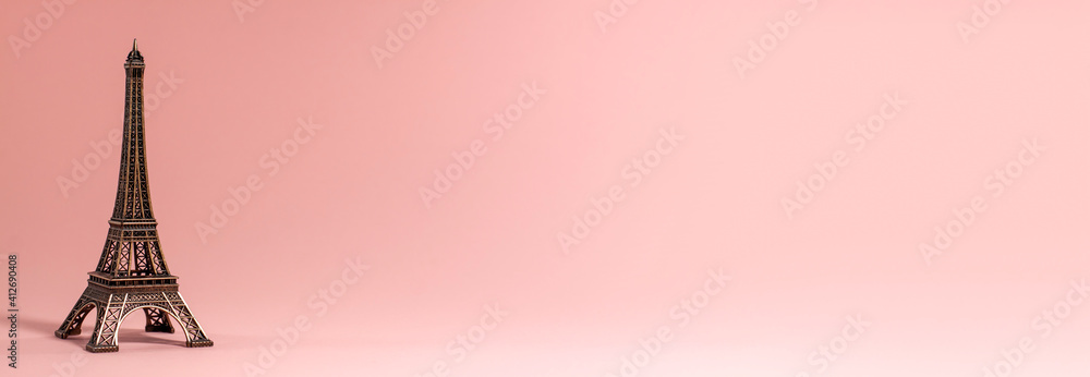 Εκτύπωση καμβά Banner of the small Eiffel Tower on pink background at the right side of the frame