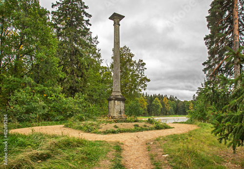 Fotografie Column of Paul I and Alexander I at Column island in Monrepos park
