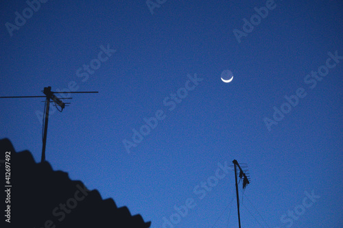 Moon on the roof © Jaime