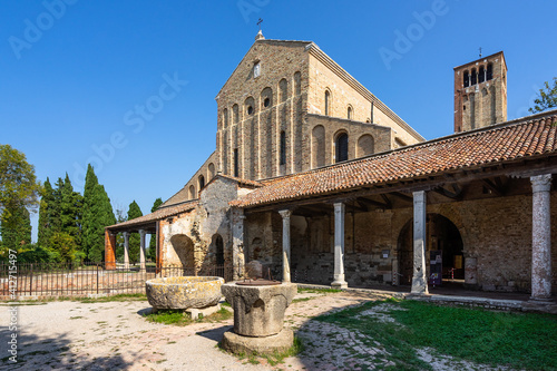 Fotografía Exterior of the Church of Santa Maria Assunta in Torcello, a notable example of