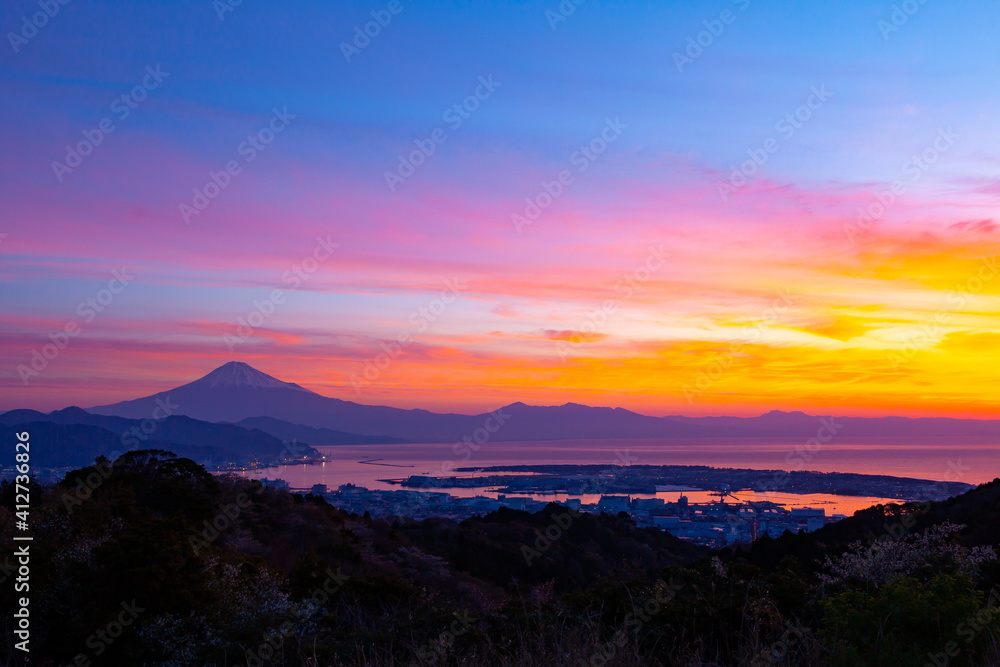 富士山と夜明けの清水港　静岡県静岡市日本平にて