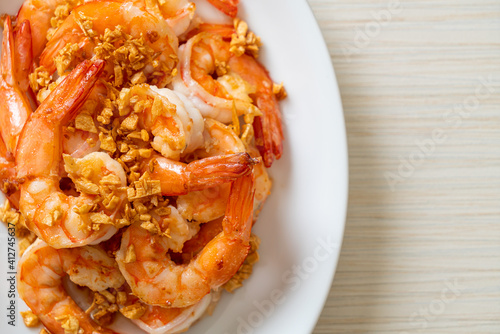 fried shrimps or prawns with garlic