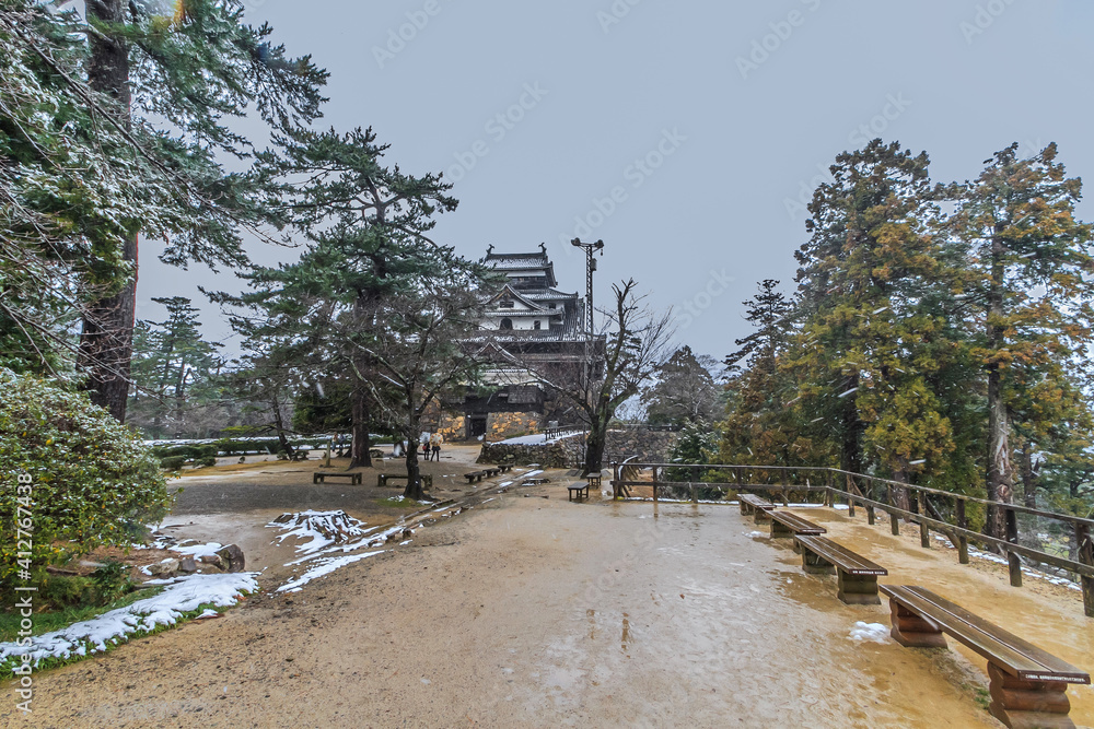 冬の松江城の風景