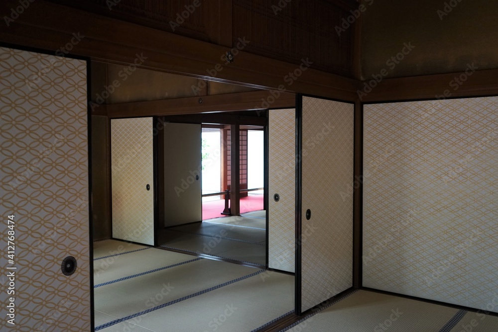 Traditional Japanese Tatami room with Fusuma door - 家の畳と襖 日本家屋