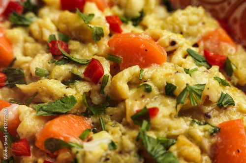 Tableau sur toile delicious scramble egg on printed bowl and black background close up shot