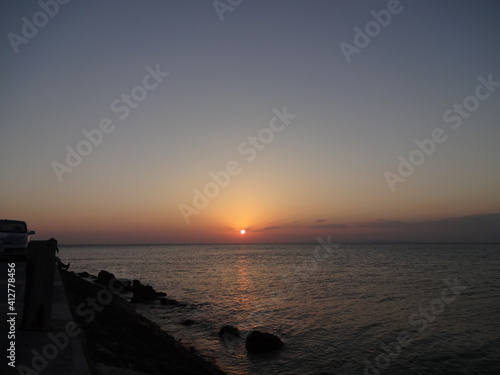 Fototapeta Naklejka Na Ścianę i Meble -  海に沈む太陽