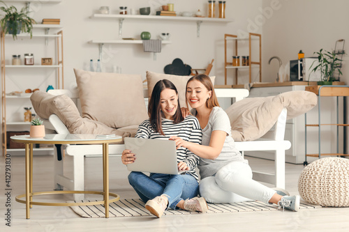 Young lesbian couple video ...