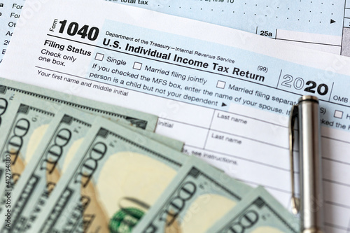 US federal income tax return form 1040. Individual income tax return 1040 form