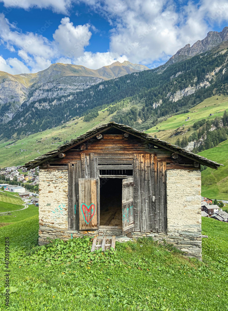 Offene Türen in den Schweizer Alpen